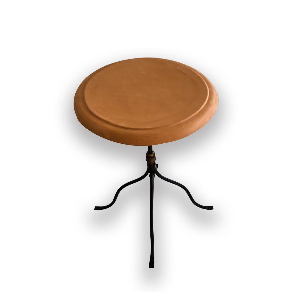 8001.00 Tavolo in Cotto Naturale D. 55 cm Decorato a Mano Decoro con Base in Ferro Bronzato.
